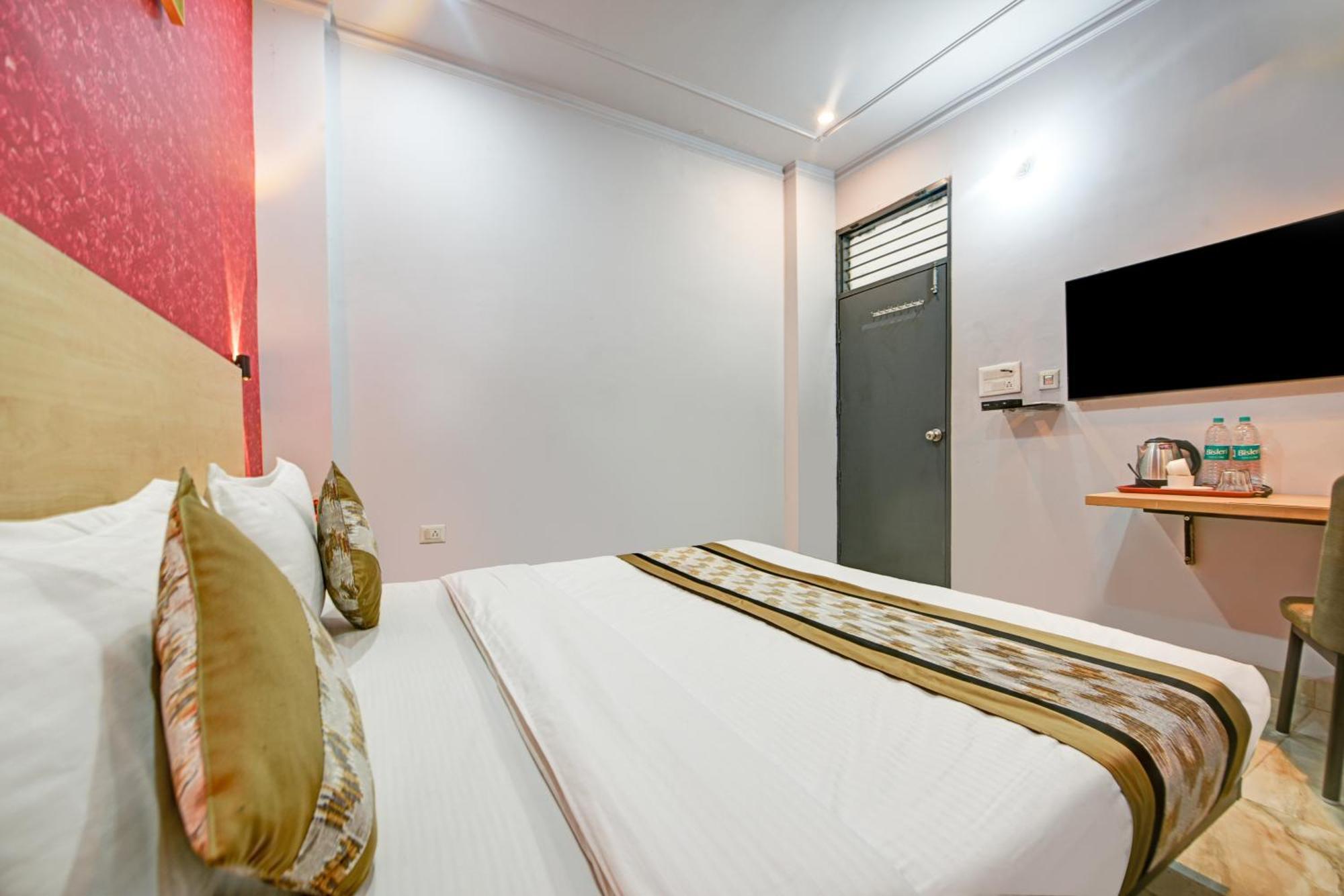Royal Spark Inn1 - Medicity Gurugram, Near Medanta Hospital Ґурґаон Номер фото