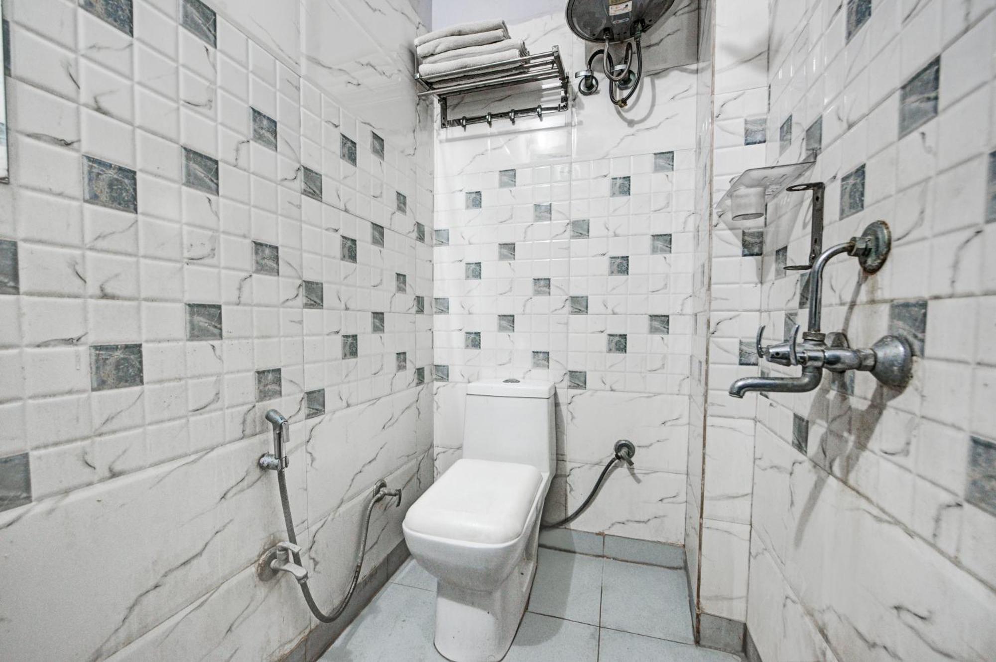 Royal Spark Inn1 - Medicity Gurugram, Near Medanta Hospital Ґурґаон Екстер'єр фото