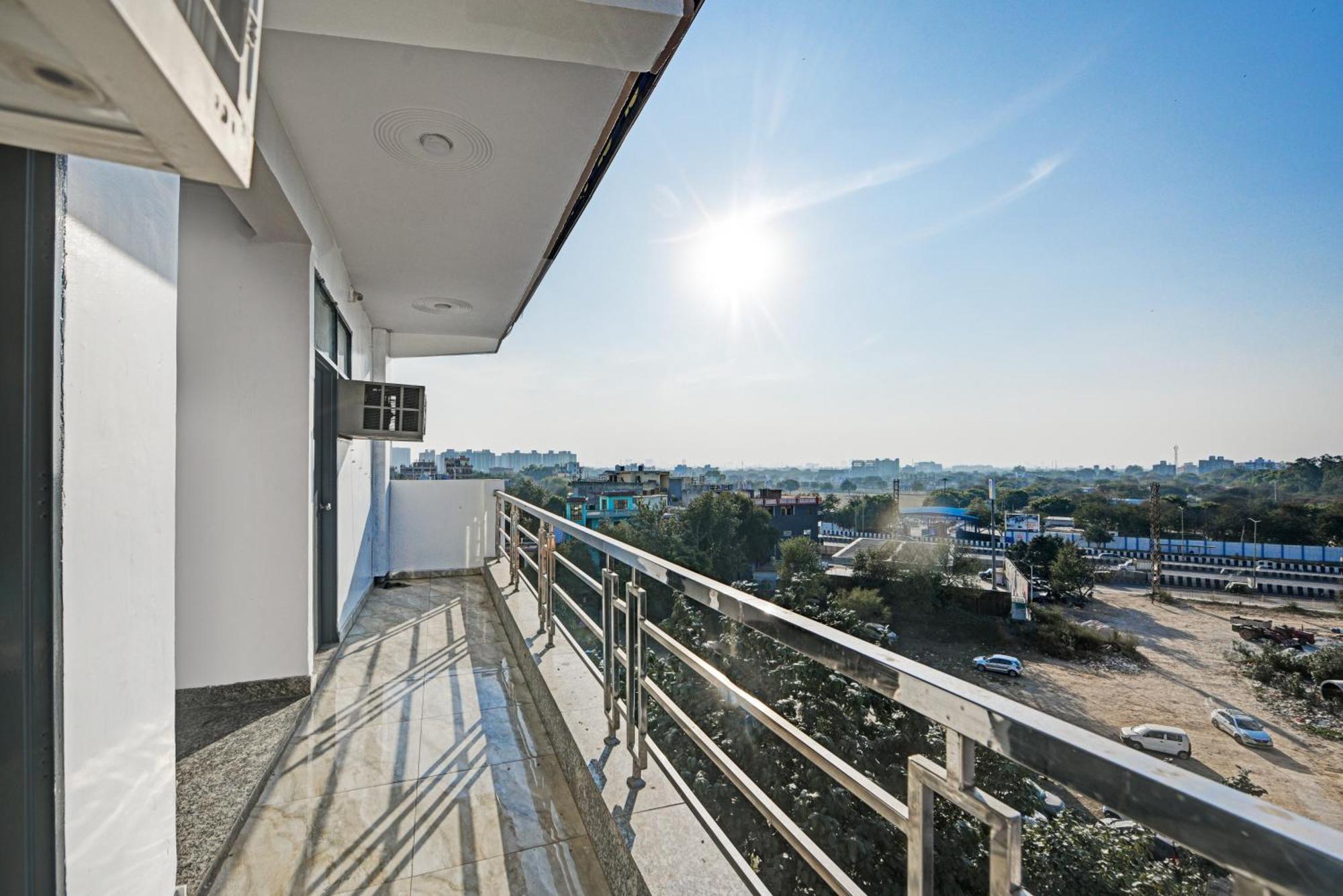 Royal Spark Inn1 - Medicity Gurugram, Near Medanta Hospital Ґурґаон Екстер'єр фото