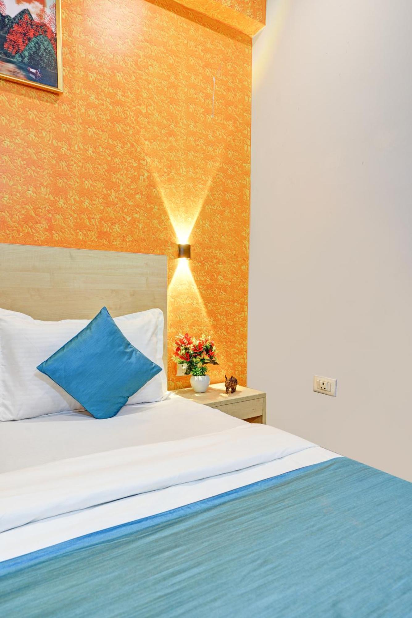 Royal Spark Inn1 - Medicity Gurugram, Near Medanta Hospital Ґурґаон Екстер'єр фото